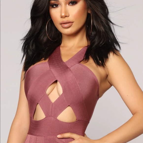 FASHION NOVA The ultimate switch up dress - Picture 2 of 7